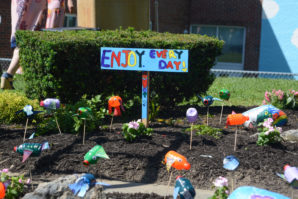 "Enjoy every day!" this sign reads, with the exclamation point in the form of a heart. (Photo by Janelle Clausen)